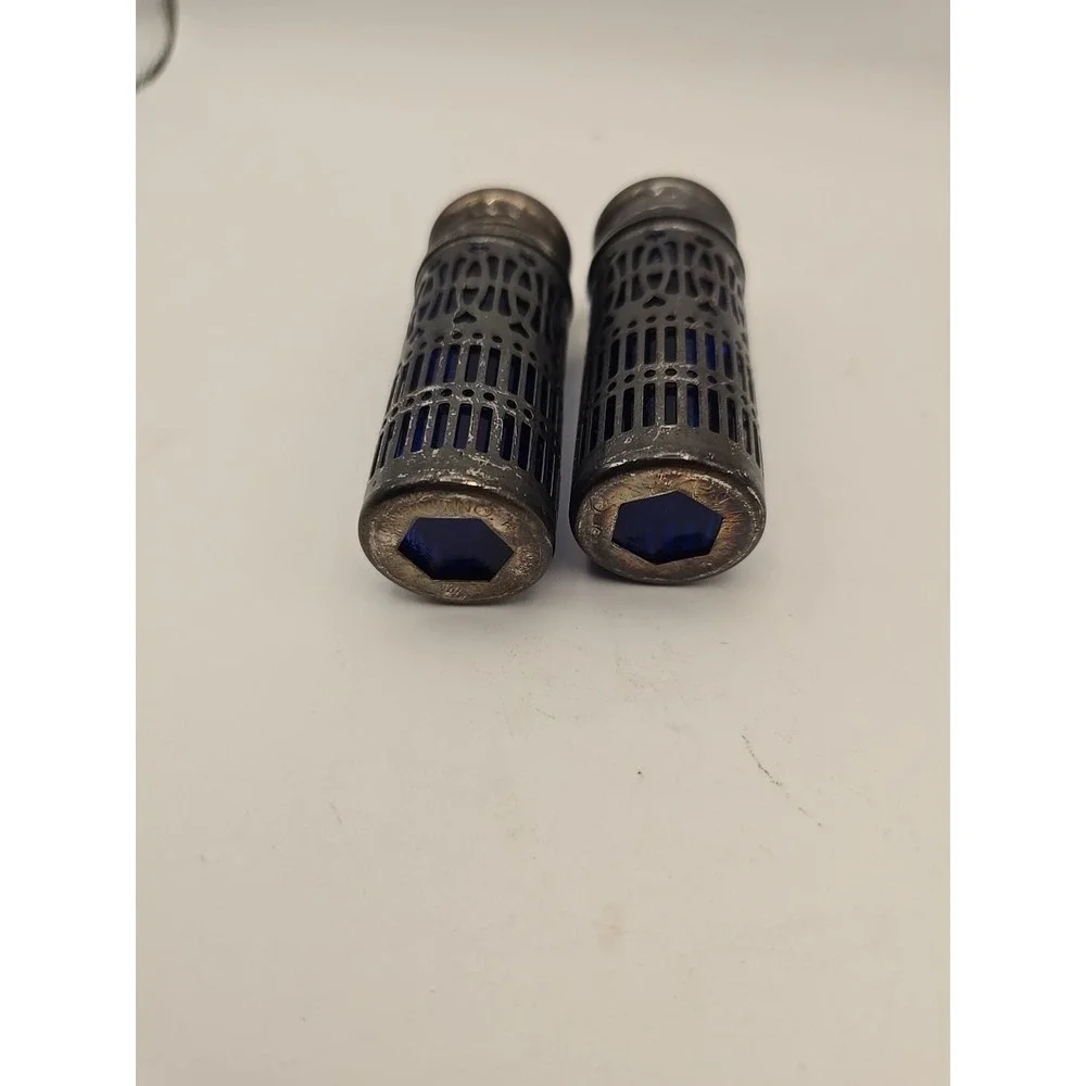 Vintage Silver Plated COBALT BLUE Glass Salt & Pepper‎ Shakers Heart Cuts